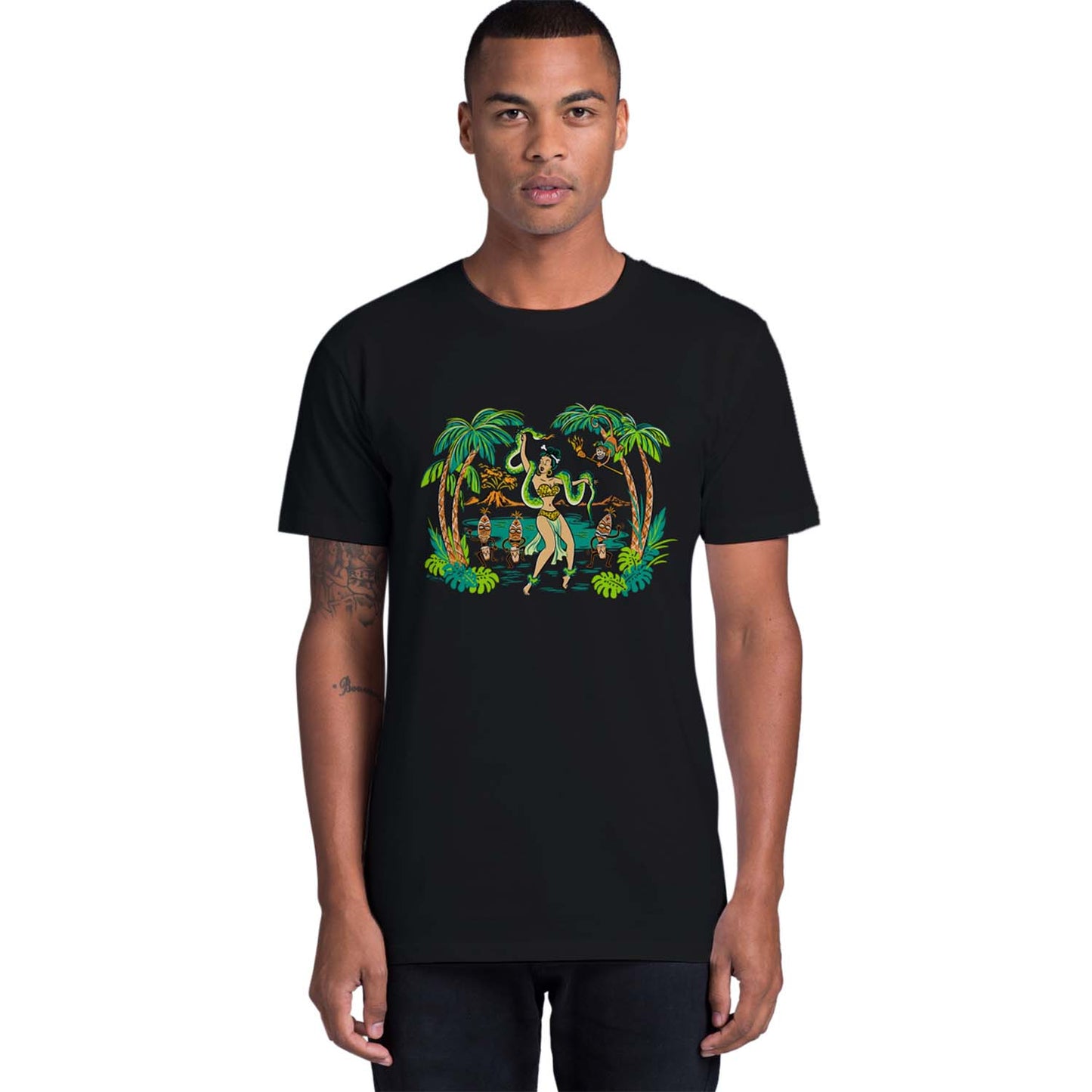 Voodoo Jungle Queen dancing with snake and tiki drummers - wblack unisex tee shirt